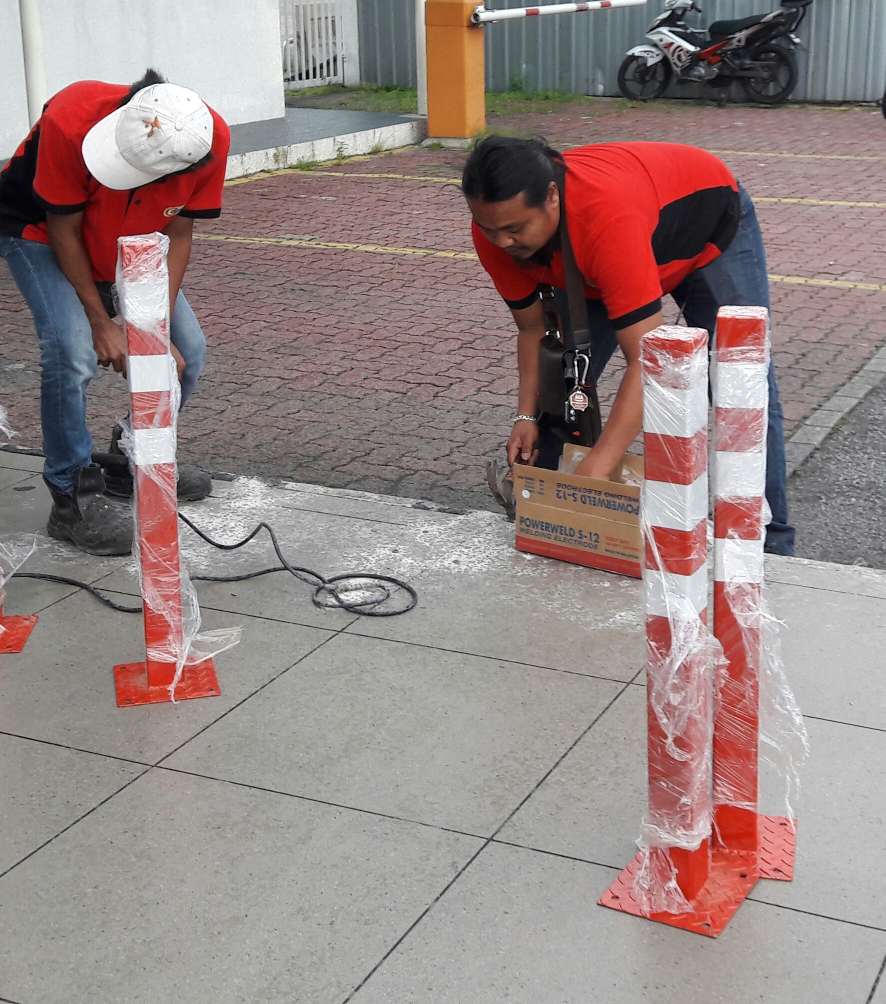 INSTALLATION - PARKING POLE