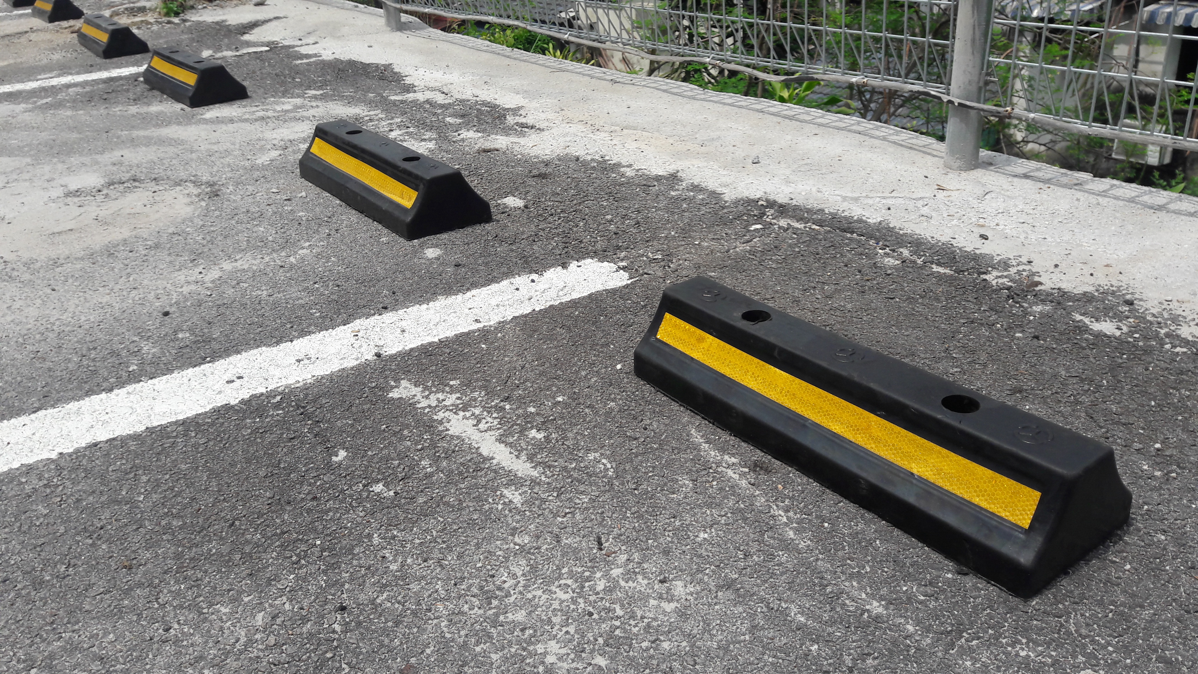 INSTALLATION - RUBBER STOPPER